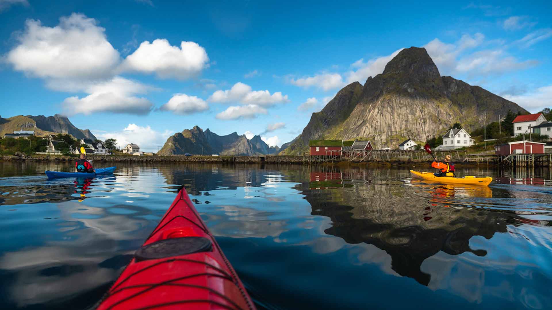 Kayaking tour in Reine