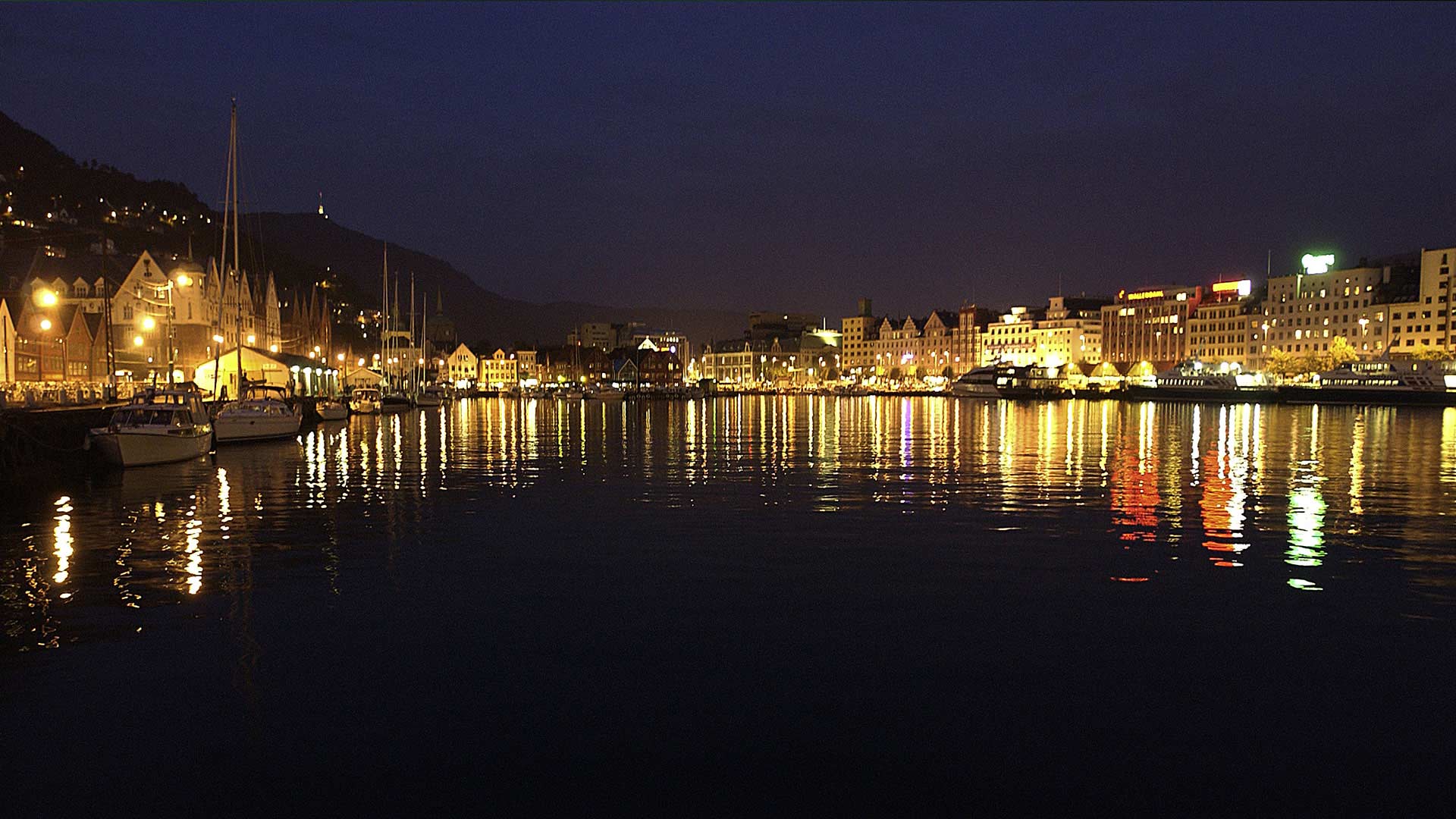 Bergen at Night - ©visitnorway.com / Gaby Bohle