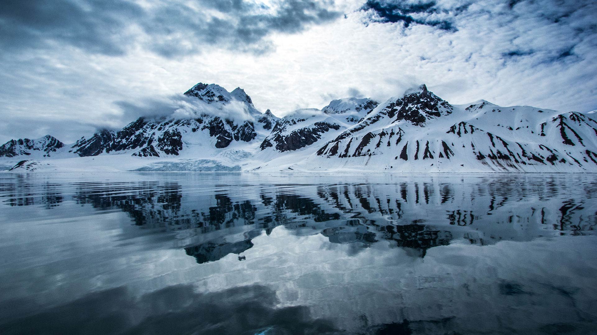 The midnight sun in Svalbard - Visit Svalbard